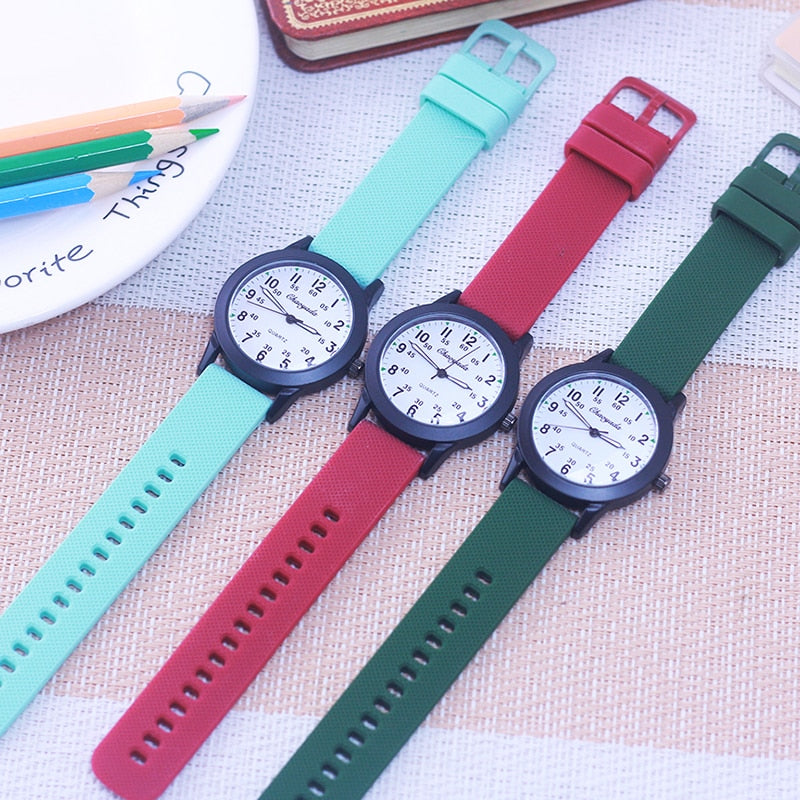 Montre enfants à quartz, bracelet en silicone.