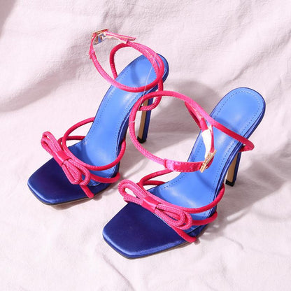 Talons bloquant les documents pour femmes.