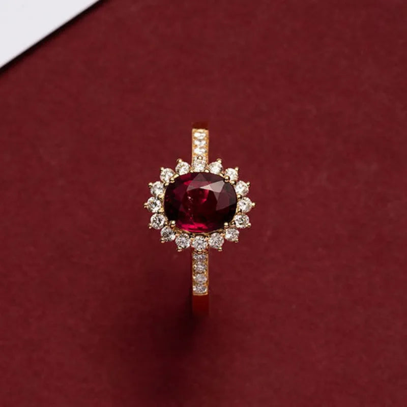 Bague en argent 925 plaqué en 18 carats pierre zircon rouge.