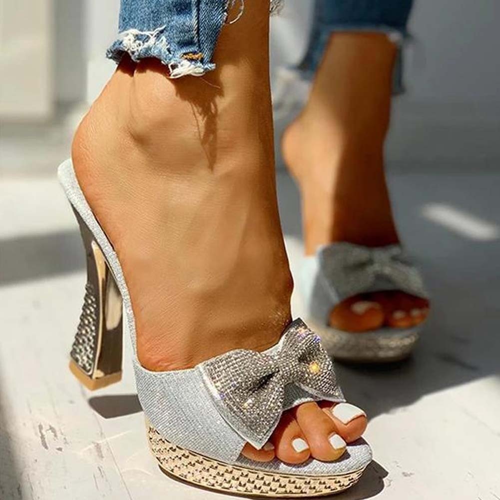 Chaussures à Talons Hauts papillon pour femme.