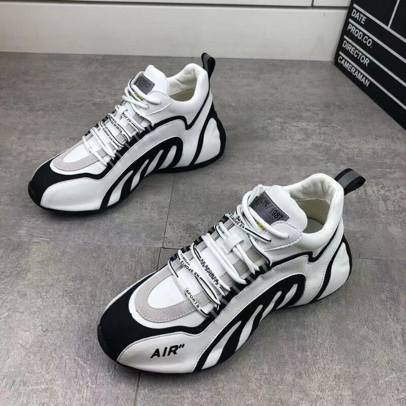 Chaussures de course plates et décontractées pour hommes.