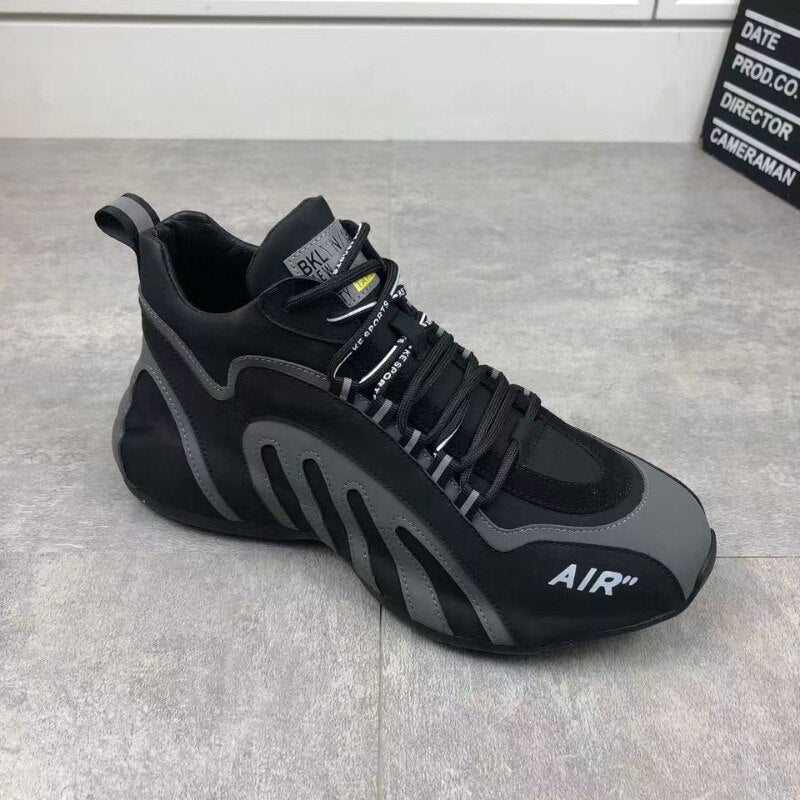 Chaussures de course plates et décontractées pour hommes.