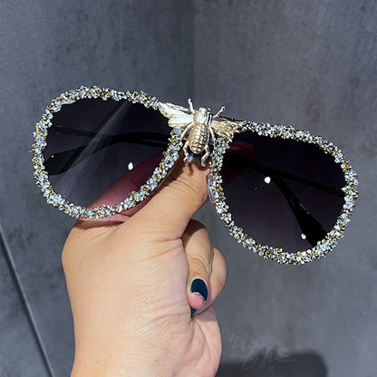 Lunettes de soleil de luxe pour femmes, monture métallique.