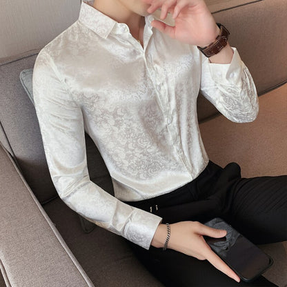Chemise à manches longues de luxe pour hommes.