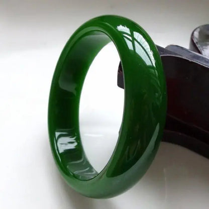 Bracelet élégant en jade naturel luxure pour femmes.