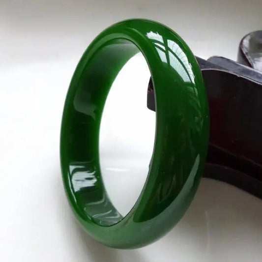 Bracelet élégant en jade naturel luxure pour femmes.