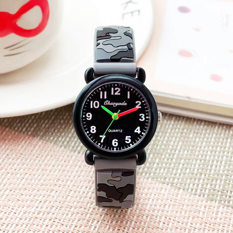 Montre à quartz avec bracelet en silicone pour enfants.