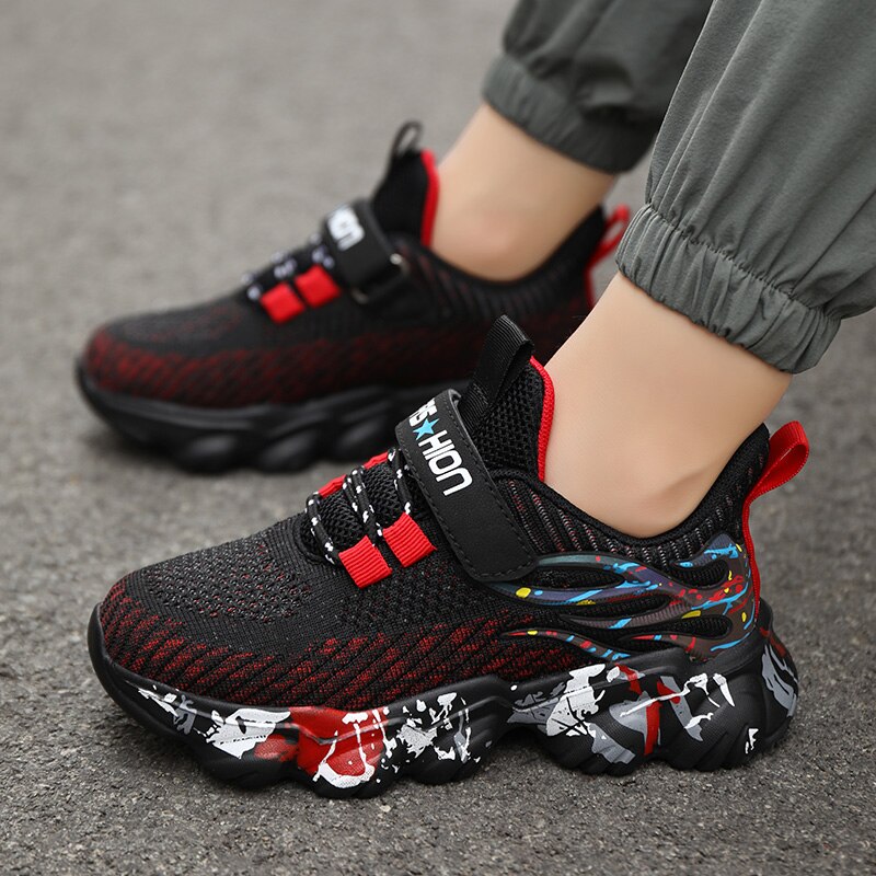 Chaussures de sport légères en maille pour enfants.