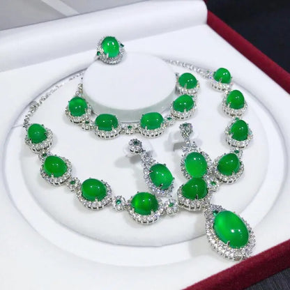 Ensemble de bijoux en diamant fait à la main pour femmes.