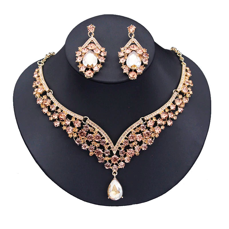 Ensemble de bijoux en cristal de champagne.