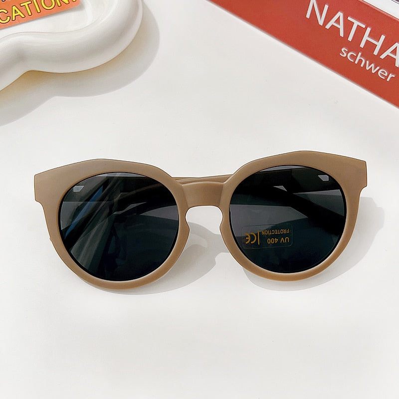 Lunettes de soleil classiques pour enfants protection solaire.
