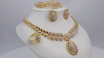 Ensemble de bijoux tendances plaqué or 22 carats.