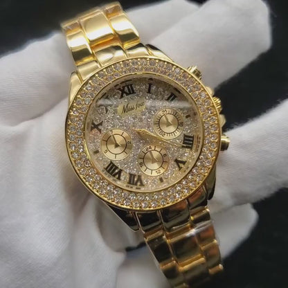 Montre luxe élégante pour femme avec chiffres romains .