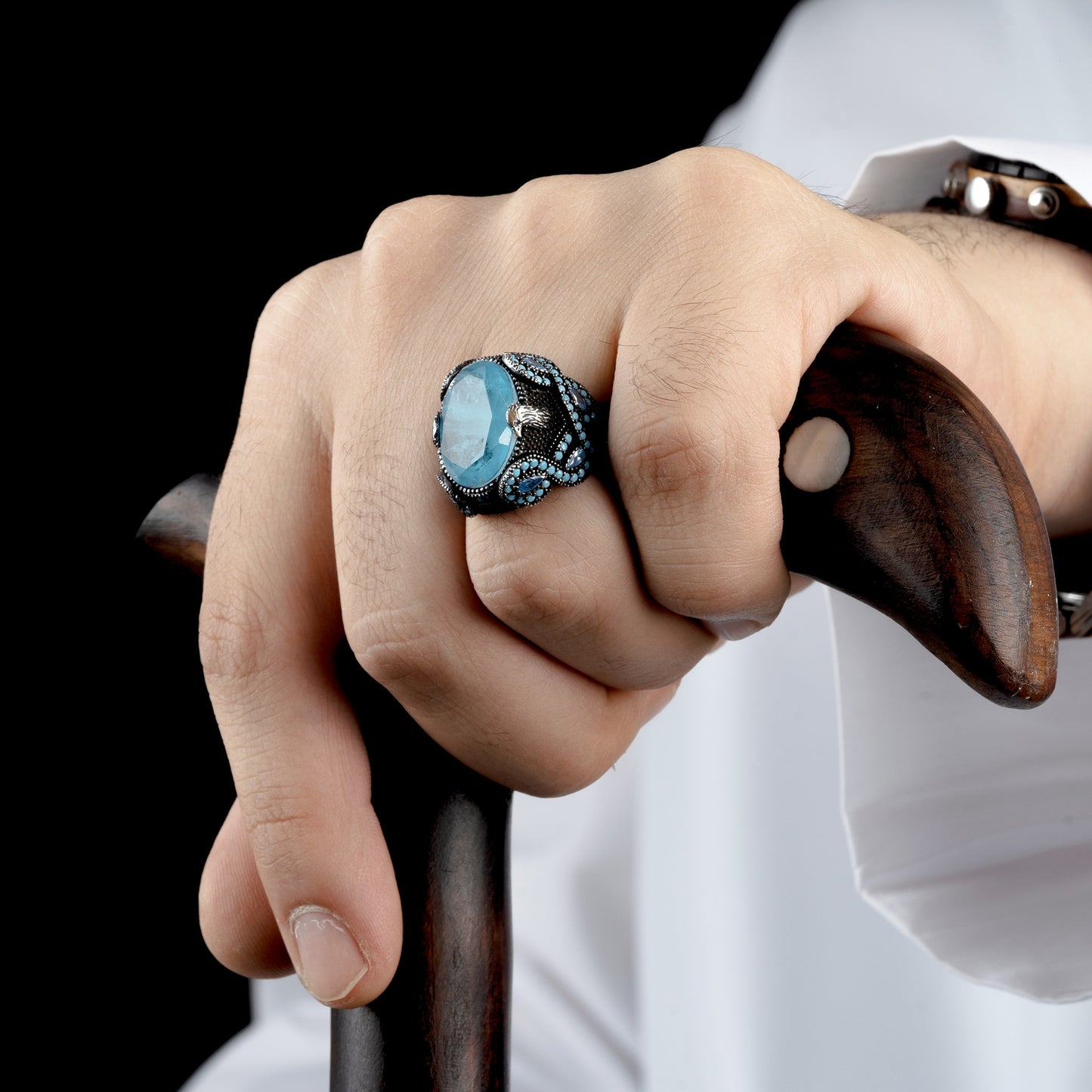 Bague hommes en argent pur 925 avec la pierre précieuse bleu.
