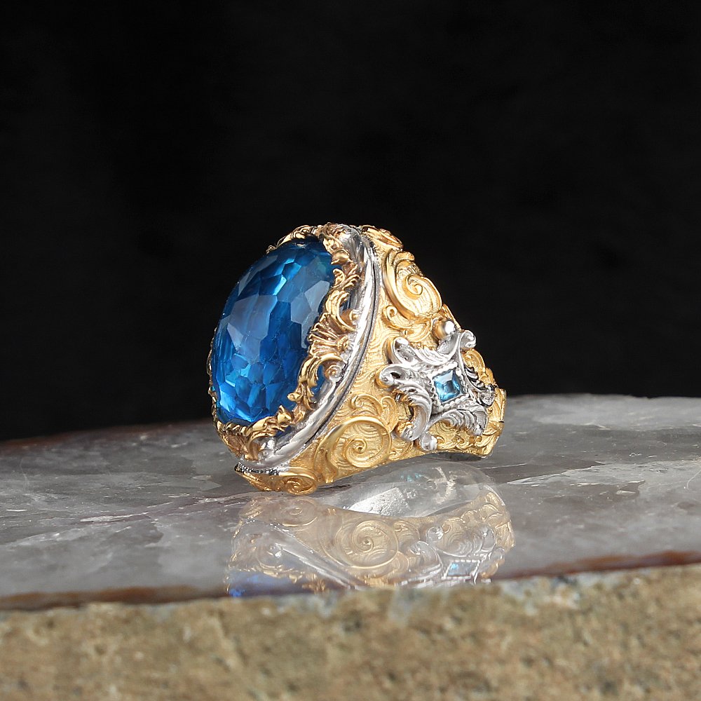 Bague hommes en argent pur 925 plaqué en or avec la pierre précieuse bleu .