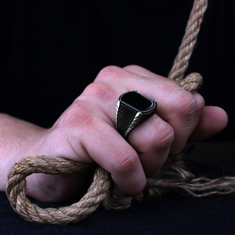 Bague hommes en argent 925 original avec la pierre onyx naturelle noire.