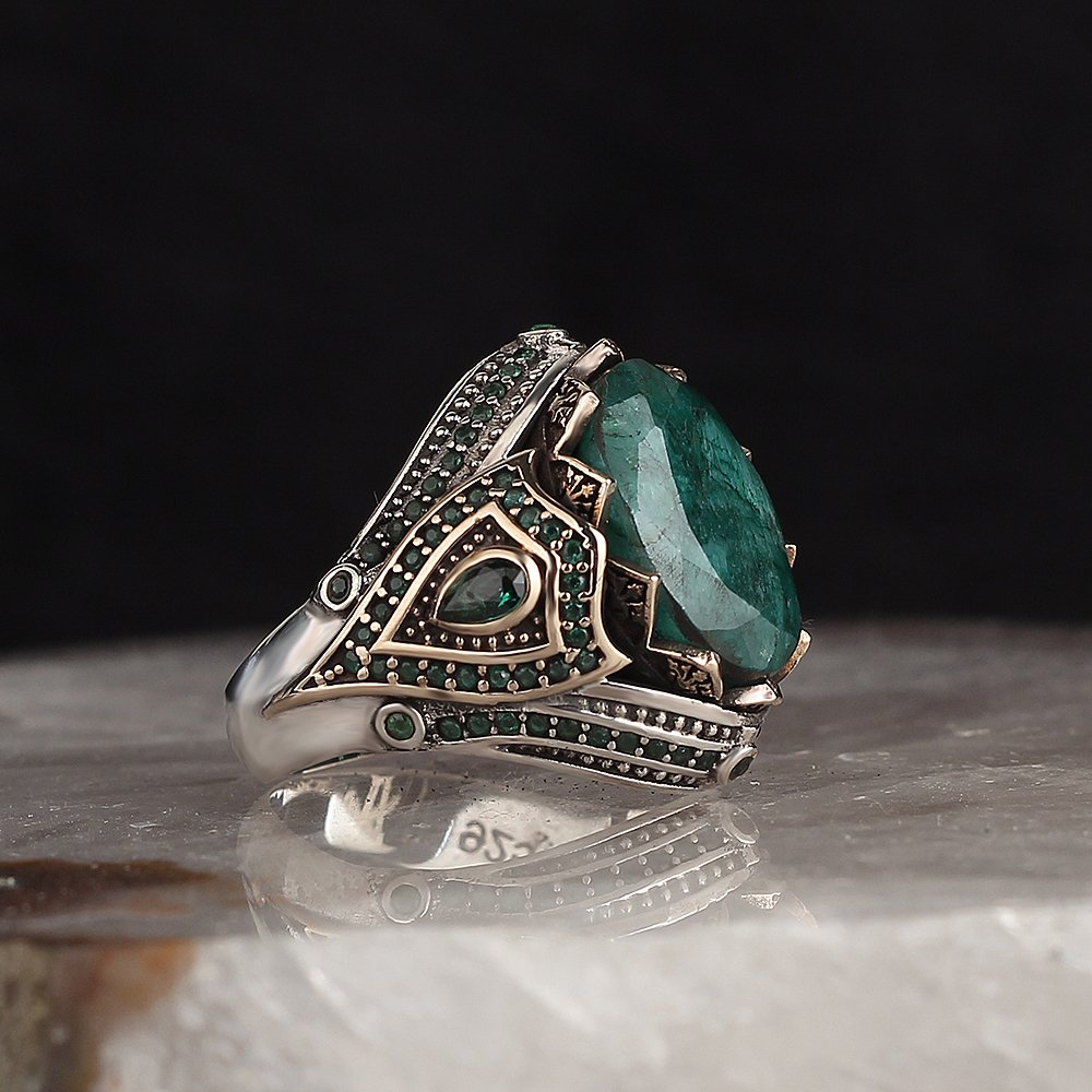 Bague hommes en argent 925 original avec la pierre d'émeraude verte.
